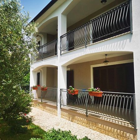 Garden Apartment Maria 弗尔萨尔 外观 照片