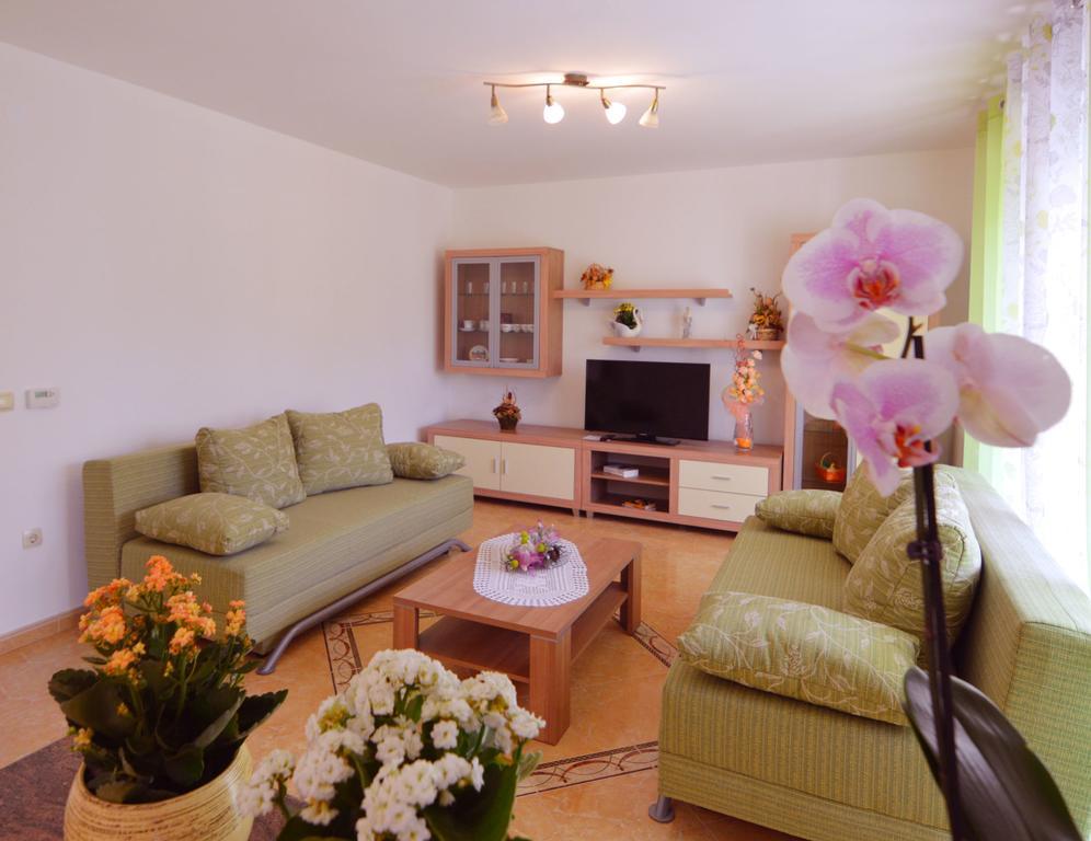Garden Apartment Maria 弗尔萨尔 外观 照片