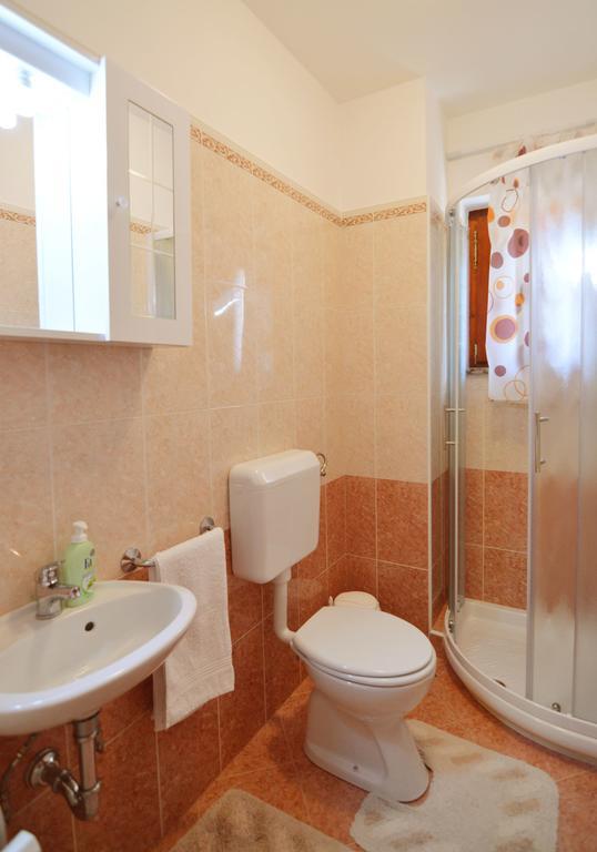 Garden Apartment Maria 弗尔萨尔 外观 照片