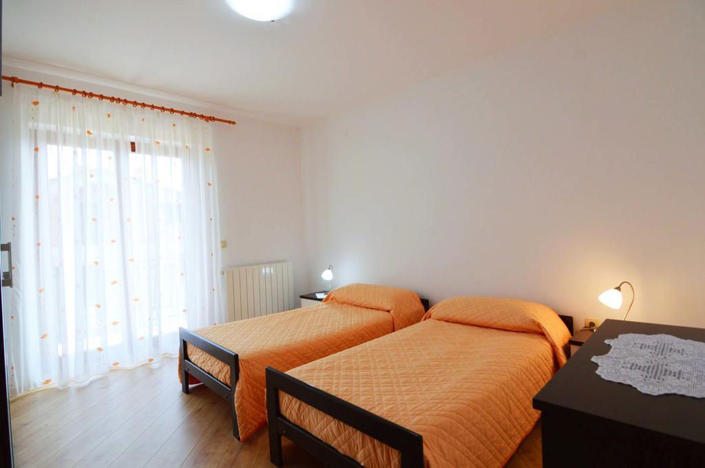 Garden Apartment Maria 弗尔萨尔 外观 照片