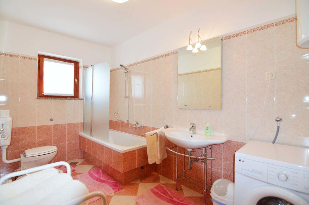 Garden Apartment Maria 弗尔萨尔 外观 照片