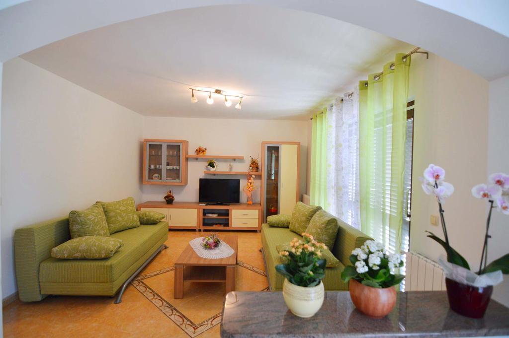 Garden Apartment Maria 弗尔萨尔 外观 照片